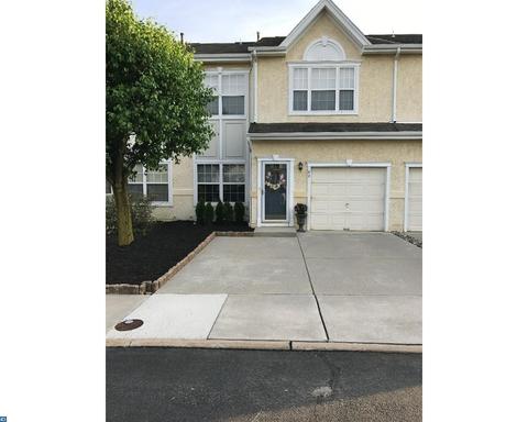 82 Versailles Blvd