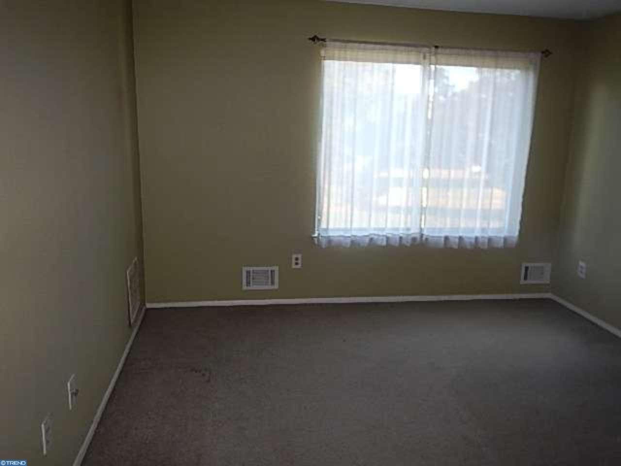 16 Budd St