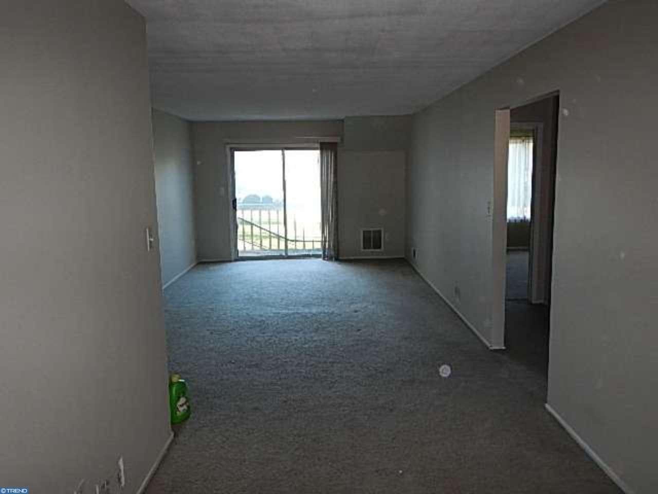 16 Budd St