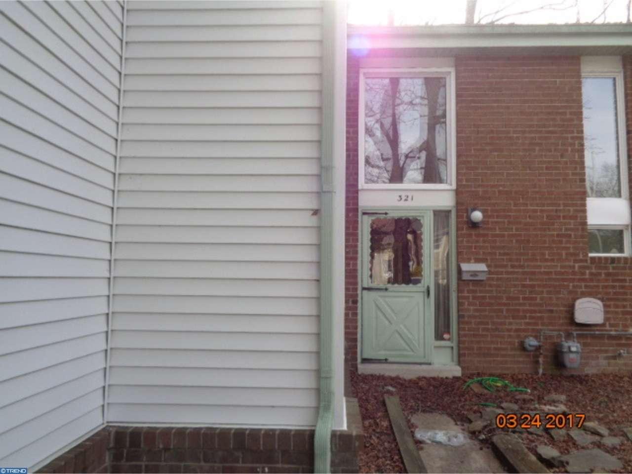 8 Woodlake Dr