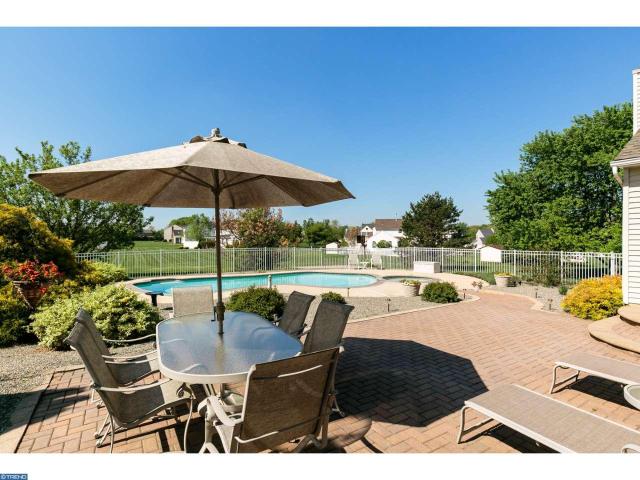 35 Maple Leaf Dr