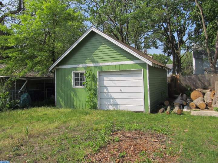 321 Leconey Ave