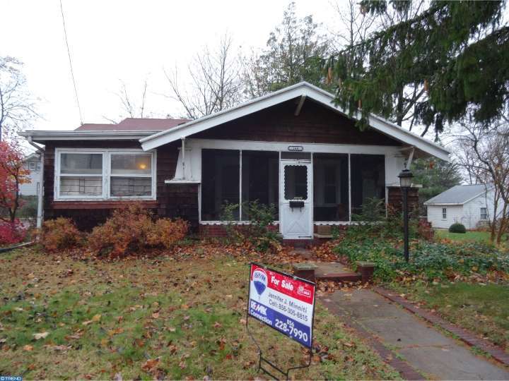 166 E Holly Ave