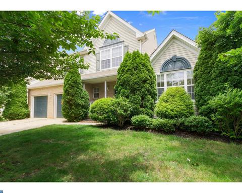 11 Edgewater Ct