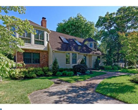 11 Edgewater Ct