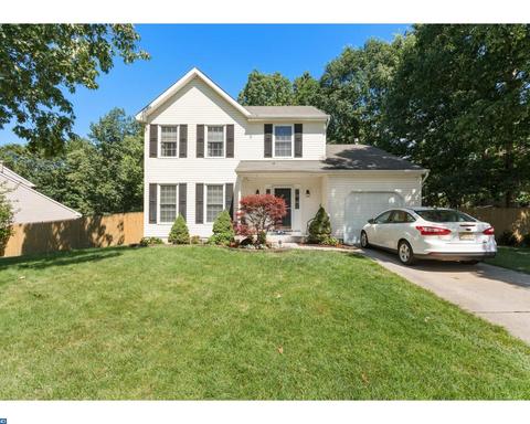 11 Edgewater Ct