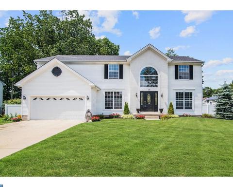 11 Edgewater Ct