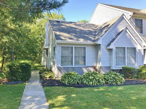 864 Center St
