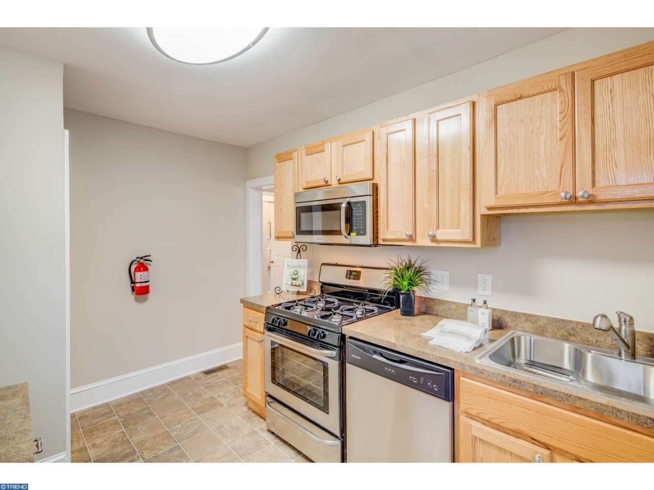 4 W Cedar Ave