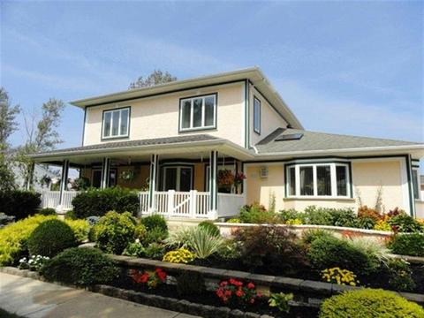 206 W Vineyard