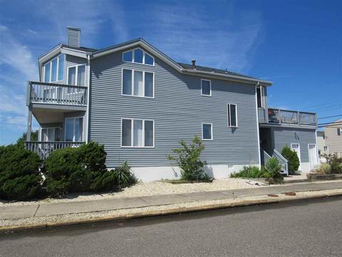 3201 Bay Ave