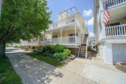 3201 Bay Ave