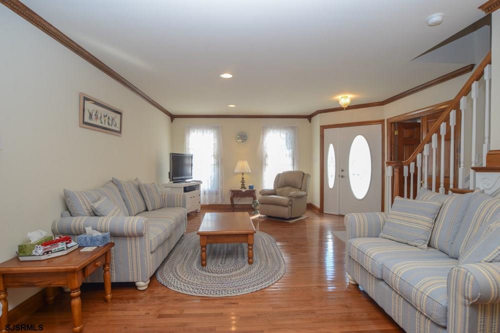 32 Wesley Ave