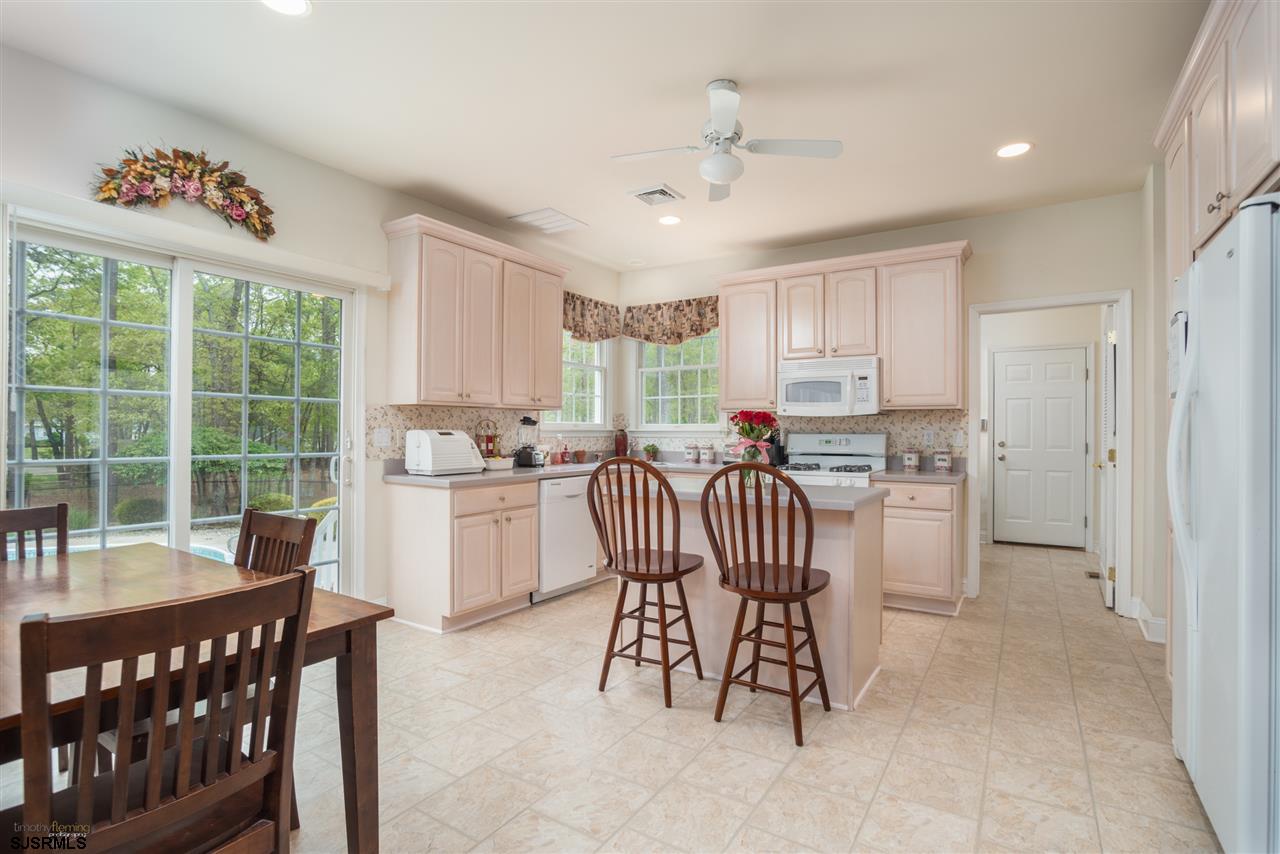 6 Preswyck Ln, Ocean View NJ 08230