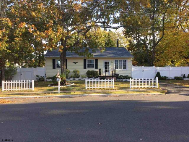 3 Edgewood Dr