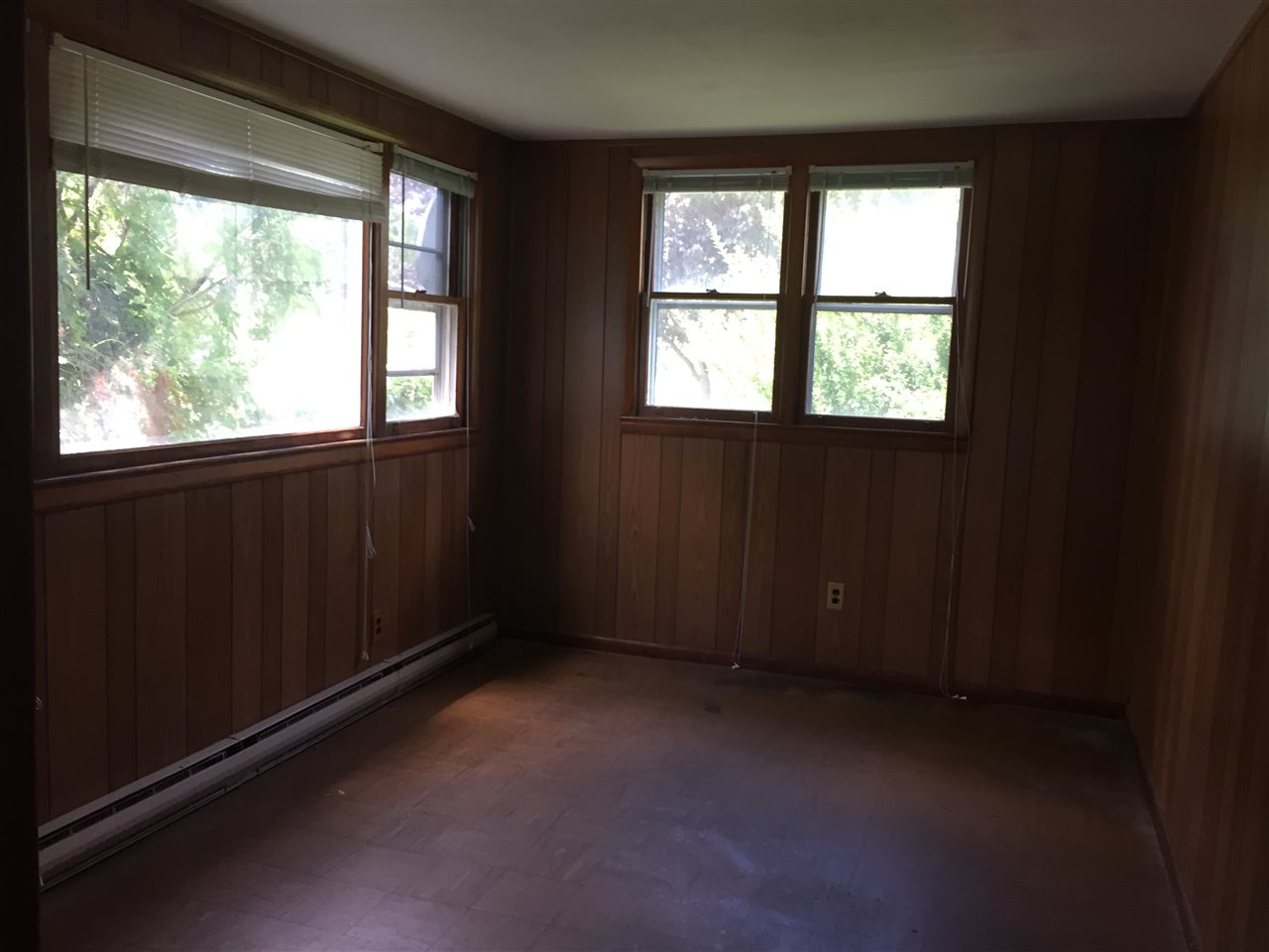 511 E Desoto Ave