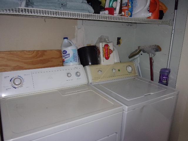 143 W Bates Ave
