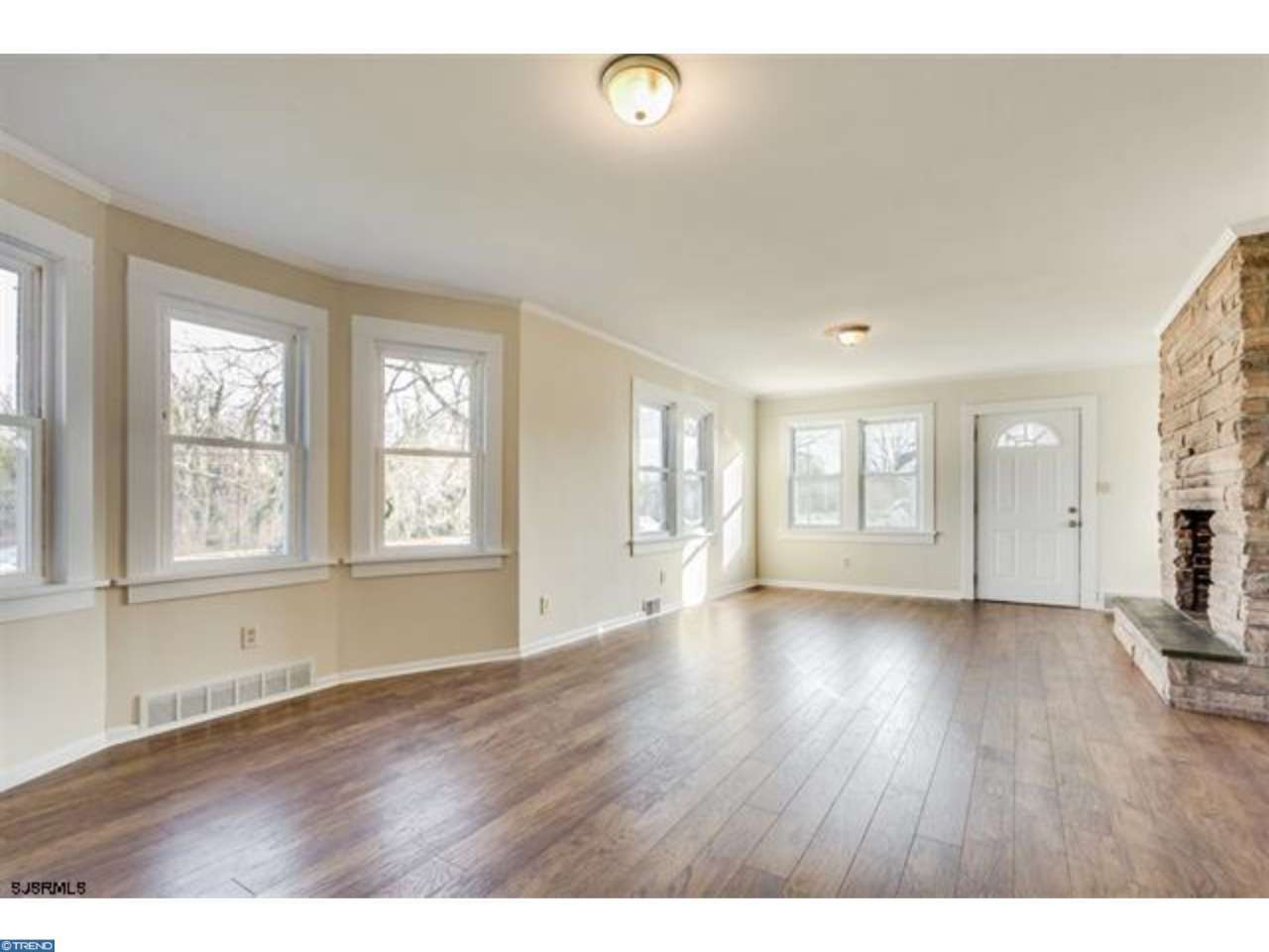 1813 W Main St