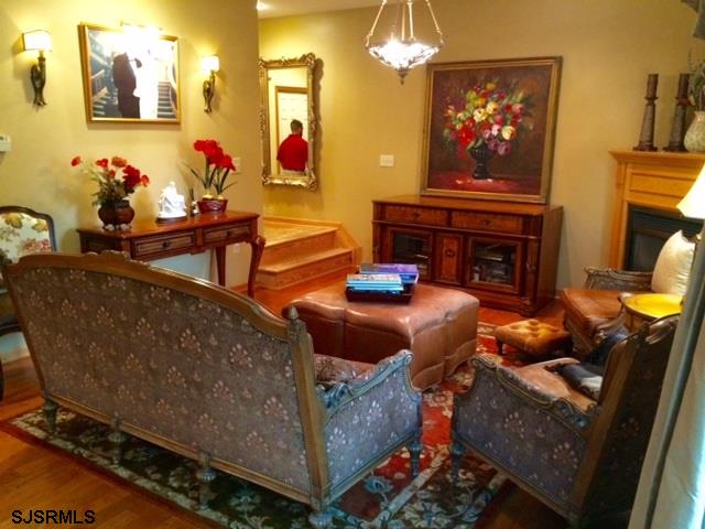404 N Fredericksburg