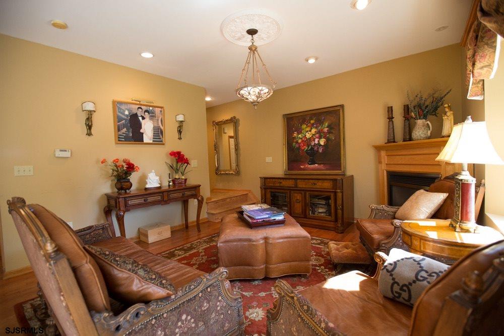 404 N Fredericksburg