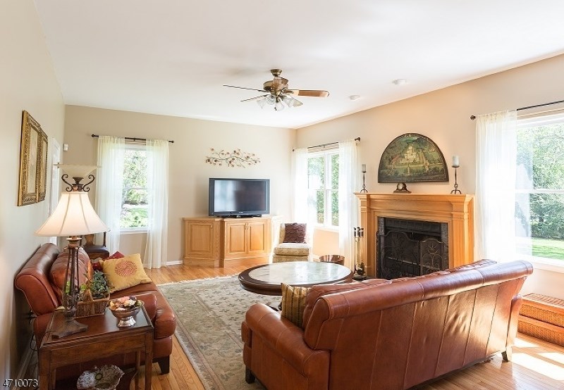 32 Grayson Dr