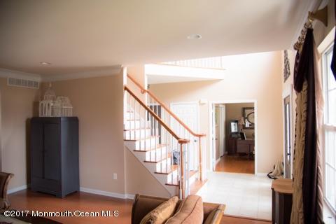 22 Claire Cir