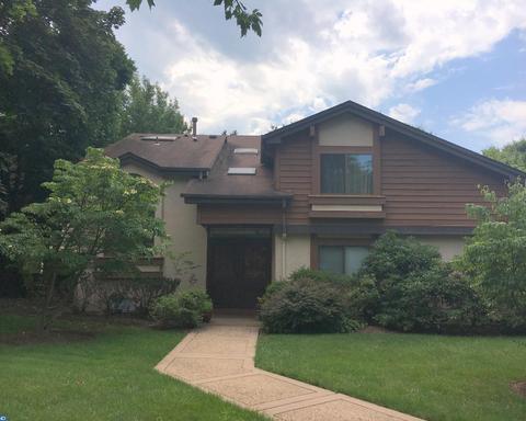 537 Sayre Dr