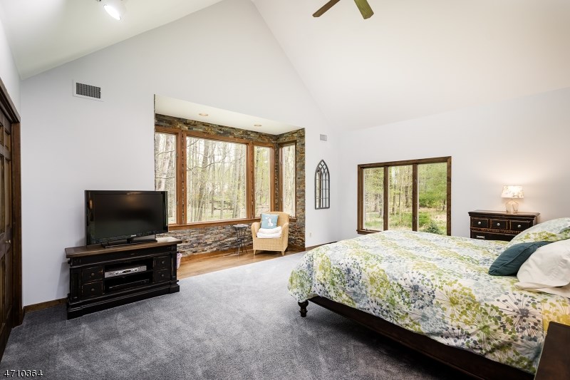 19 Bull Creek Ct