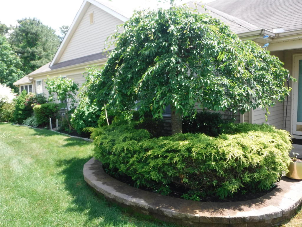 9 Valley Stream Ln