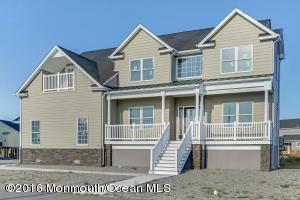 211 Maple Ct