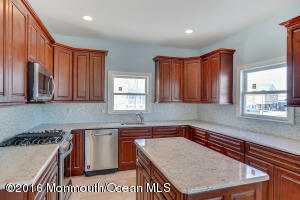 211 Maple Ct