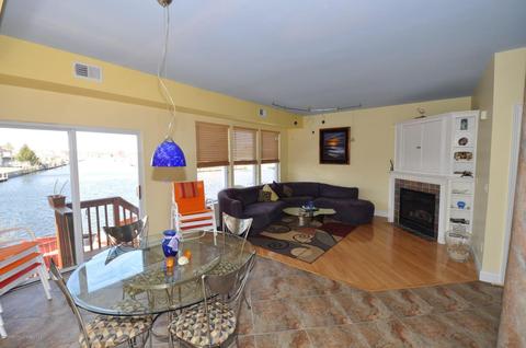 32 Amherst Dr