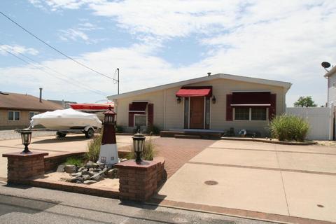 32 Amherst Dr