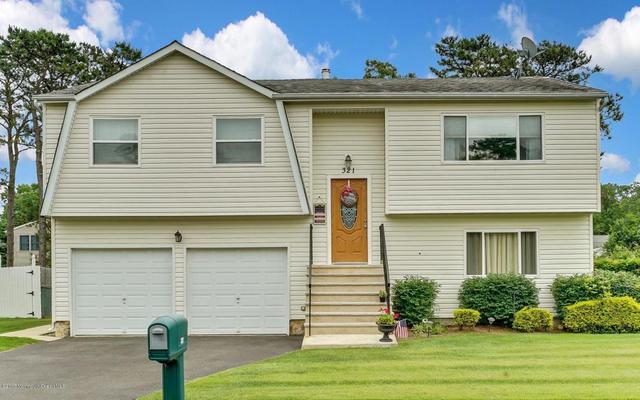 564 Baxter St