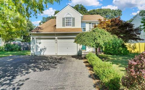 35 Molly Ln
