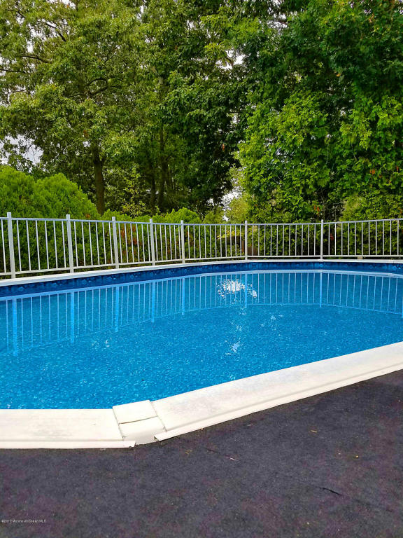 7 Lisa Dr