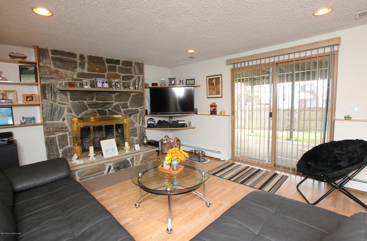 7 Lisa Dr