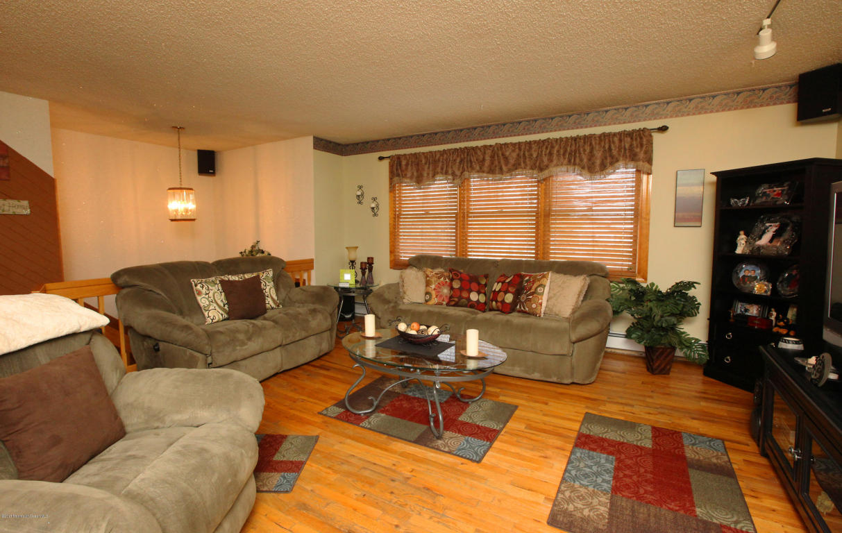 7 Lisa Dr