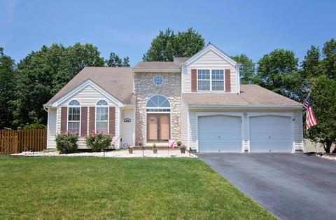 1657 Forge Pond Rd