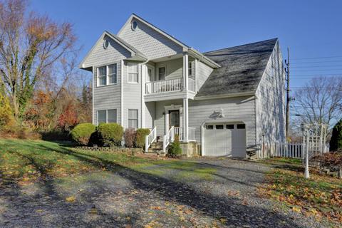 718 Schoolhouse Rd