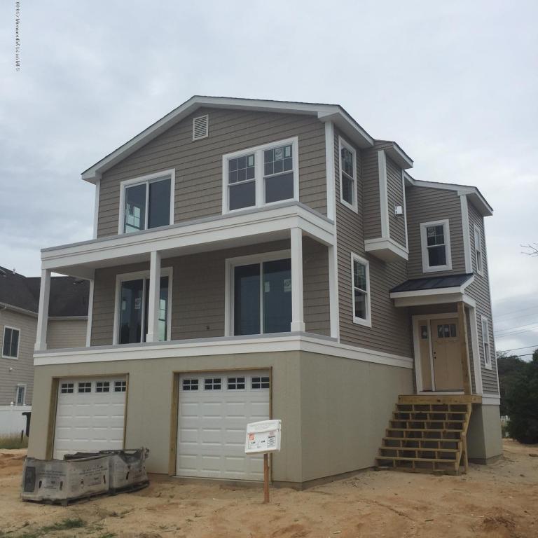 907 Sarasota Dr