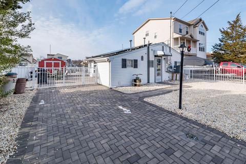 21 Compass Rd