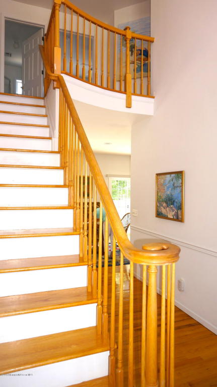 1858 Eileen Way