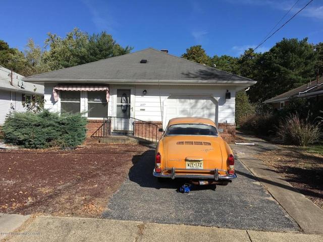 126 Bay Ave