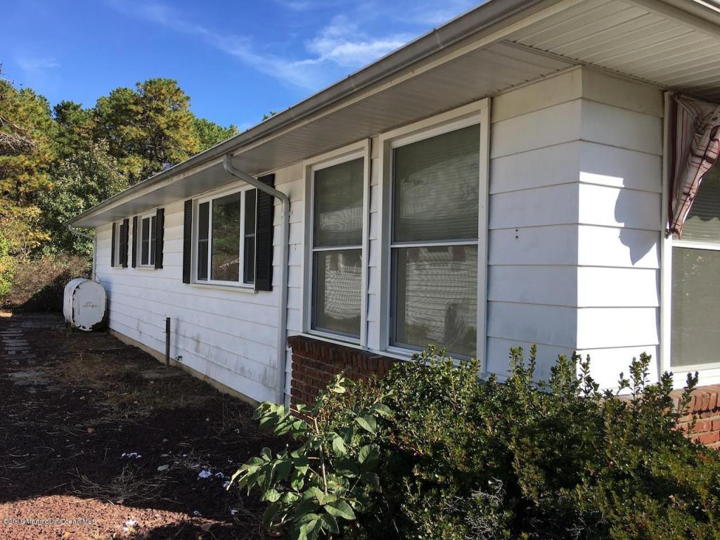 126 Bay Ave