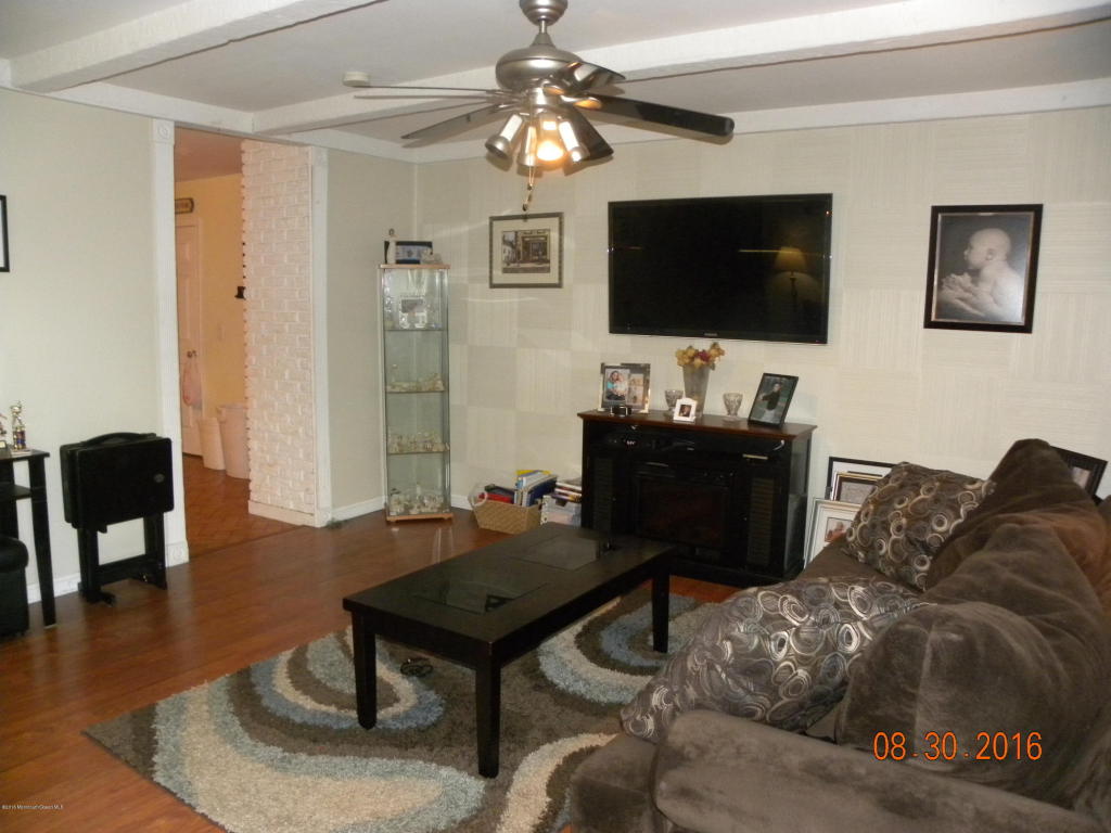 187 Riviera Dr