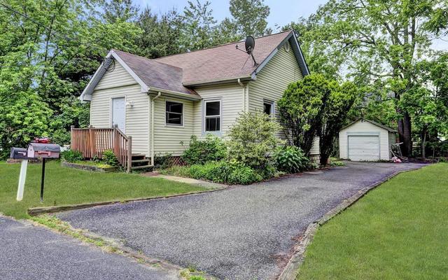 32 Winding River Dr