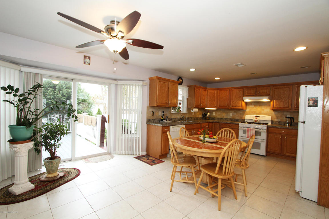 2209 Cedarview Dr