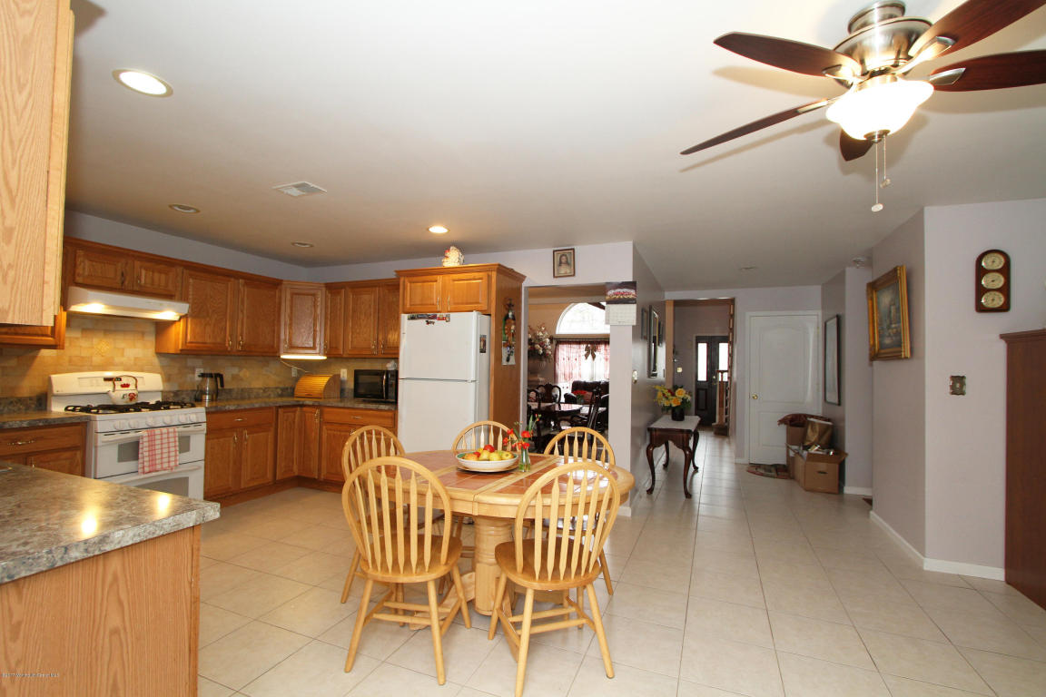 2209 Cedarview Dr