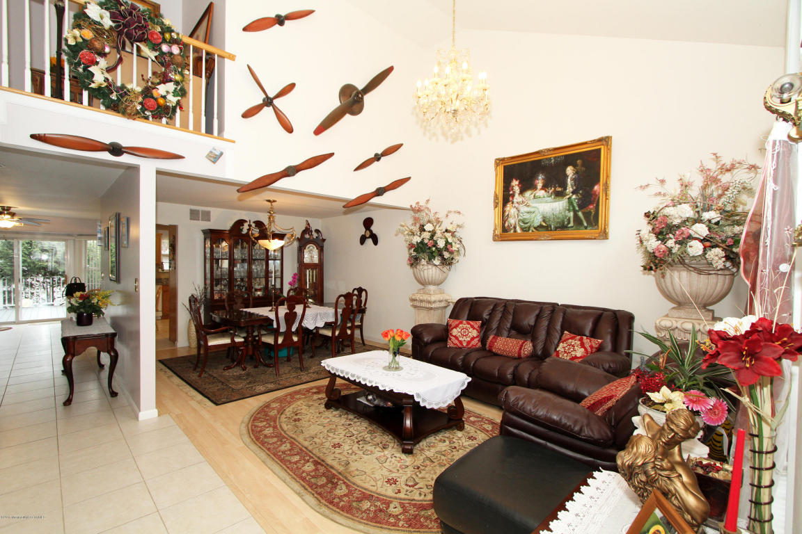 2209 Cedarview Dr